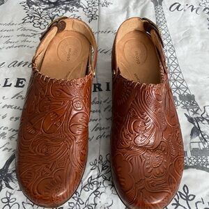 Embossed Brown Leather Mules